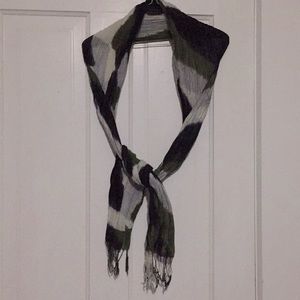 Crinkle large camo pattern scarf